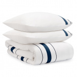 Изображение: Комплект постельного белья из сатина белого цвета с темно-синим кантом из коллекции Essential