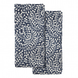 Изображение: Набор из двух муслиновых полотенец темно-синего цвета с принтом Спелая Смородина из коллекции Scandinavian touch