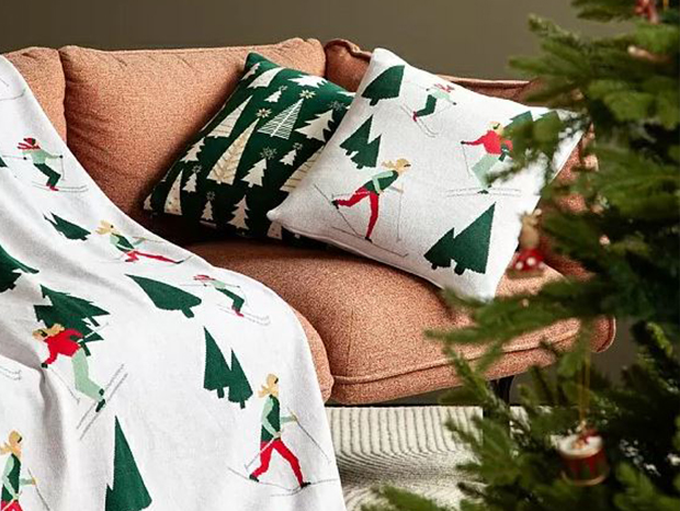 thecity.m24.ru: Декор для дома с первым снегом — свеча-пингвин, плед с лыжниками и чашка со снежинками