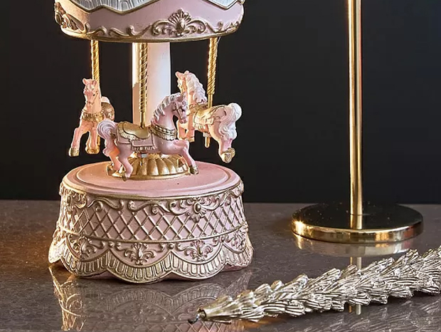 daily.afisha.ru: От салфеток с конским принтом до охапки пшеницы и морковки — накрываем стол к году Лошади