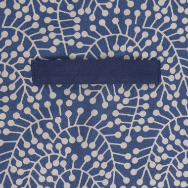 картинка Фартук из хлопка темно-синего цвета с принтом Спелая Смородина из коллекции Scandinavian touch от магазина Tkano