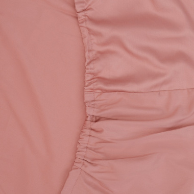 картинка Простыня на резинке из сатина темно-розового цвета из коллекции Essential от магазина Tkano