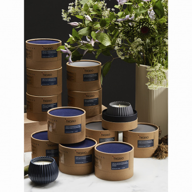 картинка Свеча ароматическая Nutmeg, Leather & Vanilla из коллекции Edge, синий от магазина Tkano