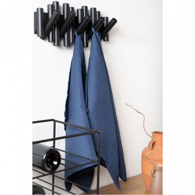 картинка Набор из двух вафельных полотенец изо льна темно-синего цвета из коллекции Essential от магазина Tkano