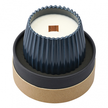 картинка Свеча ароматическая с деревянным фитилём Nutmeg, Leather & Vanilla из коллекции Edge, синий от магазина Tkano