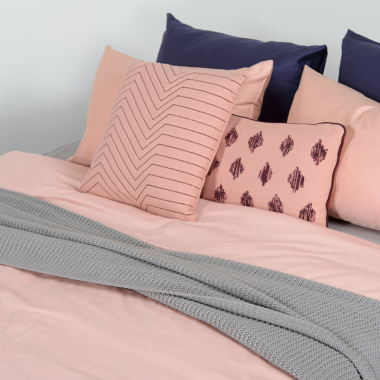 картинка Комплект постельного белья из сатина цвета пыльной розы из коллекции Essential от магазина Tkano