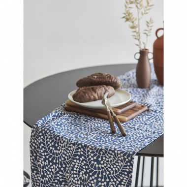 картинка Дорожка на стол темно-синего цвета с принтом Спелая Смородина из коллекции Scandinavian touch от магазина Tkano