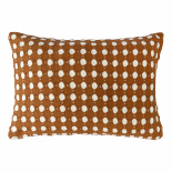 Изображение: Чехол на подушку из хлопка Polka dots карамельного цвета из коллекции Essential