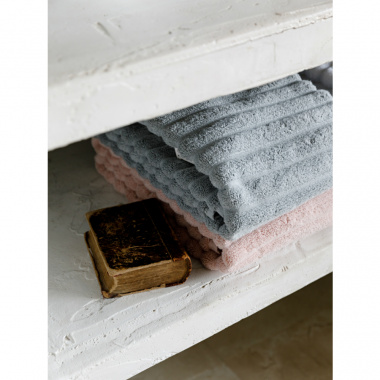 картинка Полотенце банное Waves серого цвета из коллекции Essential от магазина Tkano