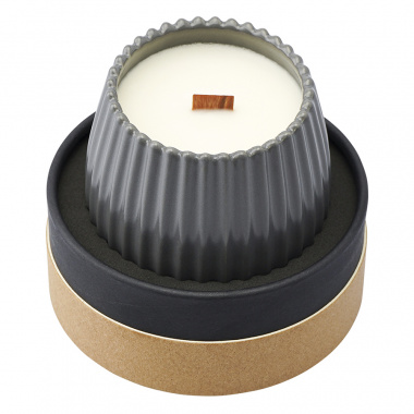 картинка Свеча ароматическая с деревянным фитилём Musk, Rose & Cedarwood из коллекции Edge, серый от магазина Tkano