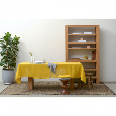 картинка Подушка на стул круглая из стираного льна горчичного цвета из коллекции Essential от магазина Tkano