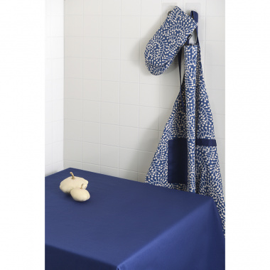 картинка Фартук из хлопка темно-синего цвета с принтом Спелая Смородина из коллекции Scandinavian touch от магазина Tkano