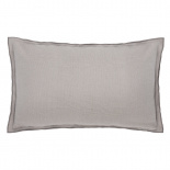 Изображение: Чехол на подушку из фактурного хлопка серого цвета с контрастным кантом из коллекции Essential