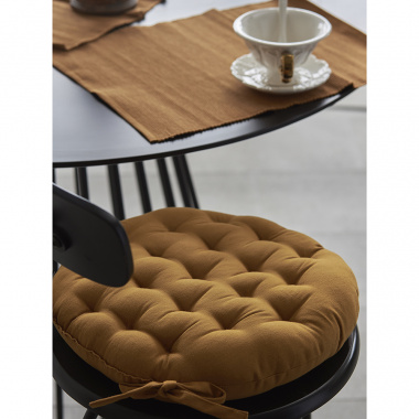 картинка Подушка на стул круглая из хлопка цвета карри из коллекции Essential от магазина Tkano