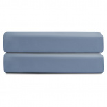 Изображение: Простыня на резинке из сатина джинсово-синего цвета с брашинг-эффектом из коллекции Essential