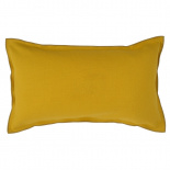 Изображение: Чехол на подушку из фактурного хлопка горчичного цвета с контрастным кантом из коллекции Essential