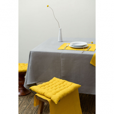 картинка Подушка на стул из стираного льна горчичного цвета из коллекции Essential от магазина Tkano