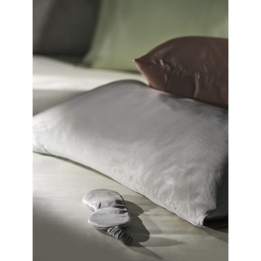 картинка Маска для сна из натурального шелка светло-серого цвета из коллекции Essential от магазина Tkano