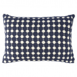 Изображение: Чехол на подушку из хлопка Polka dots темно-синего цвета из коллекции Essential