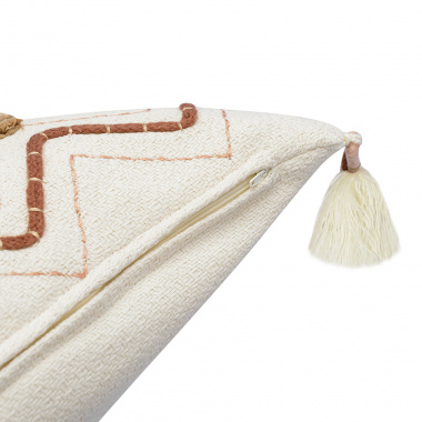 картинка Подушка декоративная с кисточками и вышивкой Geometry из коллекции Ethnic от магазина Tkano