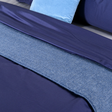 картинка Комплект постельного белья из сатина темно-синего цвета из коллекции Essential от магазина Tkano