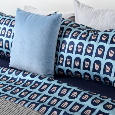 картинка Комплект постельного белья из сатина голубого цвета с принтом Blossom time из коллекции Cuts&Pieces от магазина Tkano