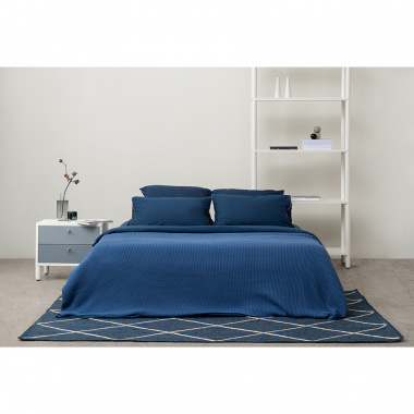 картинка Комплект постельного белья темно-синего цвета с контрастным кантом из коллекции Essential от магазина Tkano