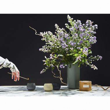 картинка Свеча ароматическая Vetiver & Black cypress из коллекции Edge, бежевый от магазина Tkano