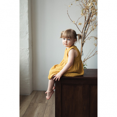 картинка Платье без рукава из хлопкового муслина горчичного цвета из коллекции Essential от магазина Tkano