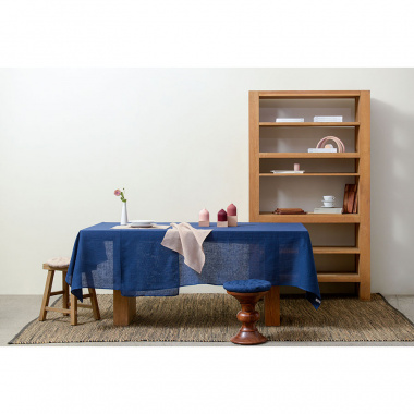 картинка Дорожка на стол из стираного льна синего цвета из коллекции Essential от магазина Tkano