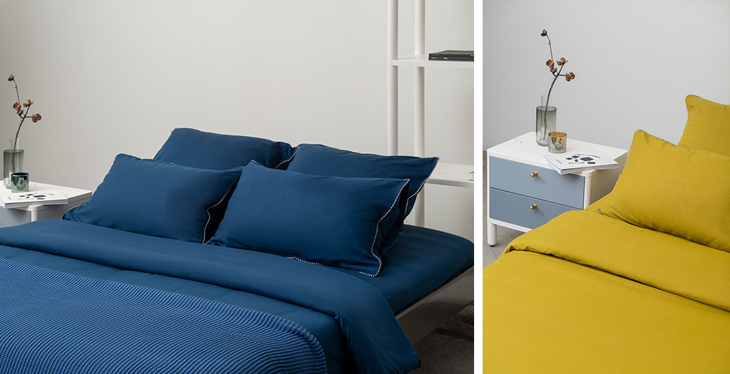 На фото: комплекты постельного белья темно-синего и оливкового цветов с контрастным кантом из коллекции Essential бренда Tkano