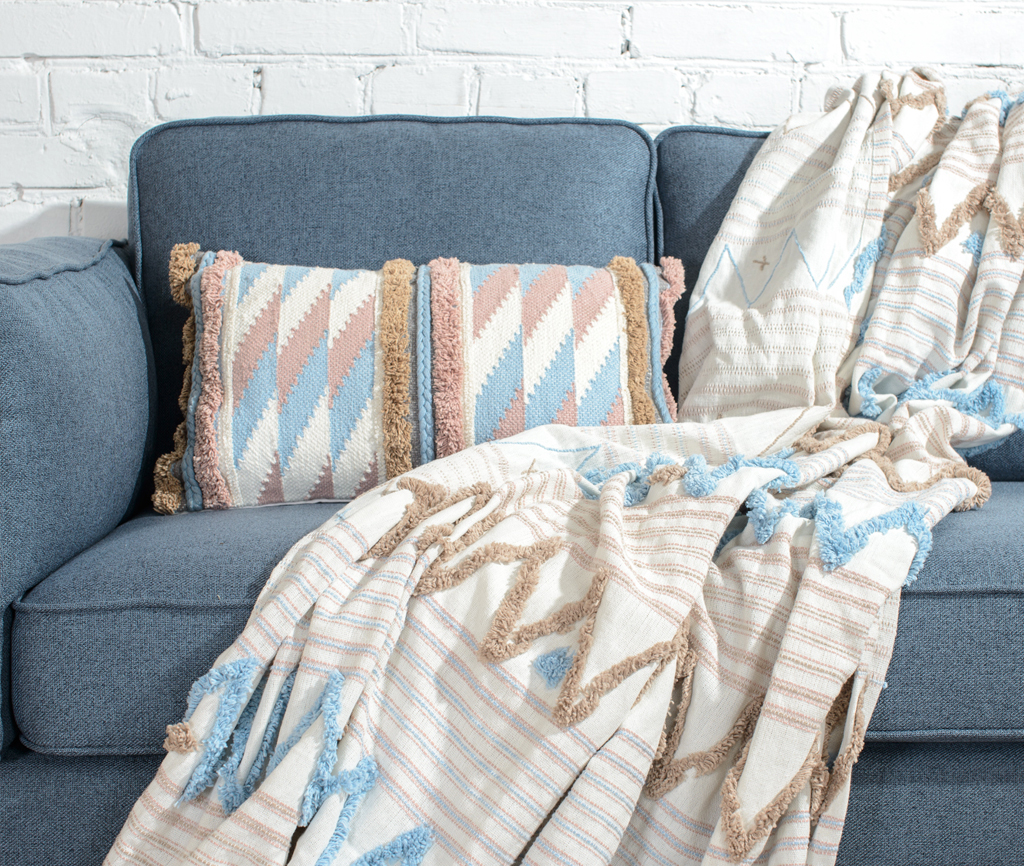 Текстиль для дома: покрывала, пледы и подушки с нанесением логотипа | Цена в Санкт-Петербурге