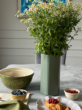 картинка Миска зеленого цвета с рельефным узором Ягоды Тайги из коллекции Russian North, 2,5 л от магазина Tkano