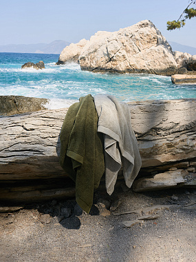 картинка Полотенце банное оливкового цвета из коллекции Essential от магазина Tkano