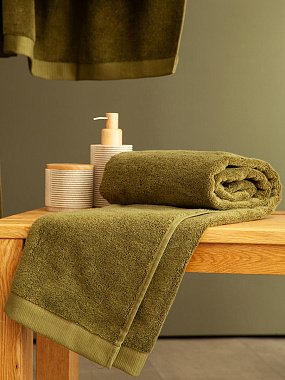 картинка Полотенце банное оливкового цвета из коллекции Essential от магазина Tkano