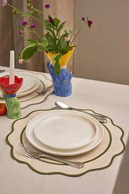 картинка Салфетка под приборы Anemone из коллекции Trendy Ruffles, Ø38 см, оливковый от магазина Tkano