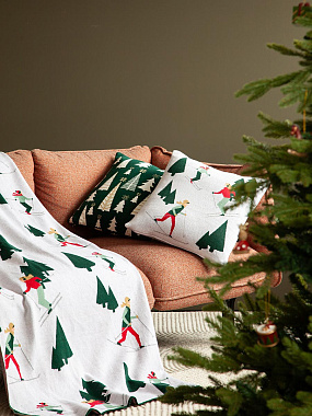 картинка Подушка вязаная с новогодним рисунком Let's Ski из коллекции New Year Essential, 45x45 см от магазина Tkano