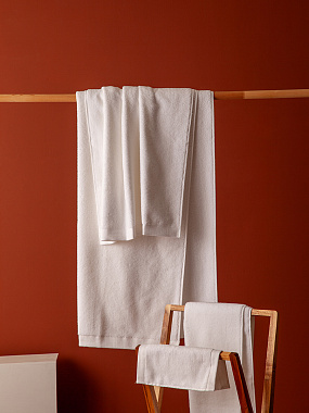 картинка Полотенце банное белого цвета из коллекции Essential от магазина Tkano