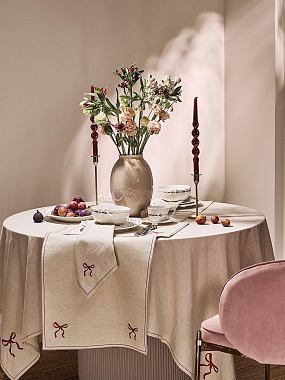 картинка Салфетка сервировочная Fancy Bows бежевого цвета из коллекции Essential, 45х45 см от магазина Tkano