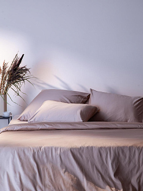 картинка Набор наволочек из премиального сатина бежевого цвета из коллекции Essential от магазина Tkano