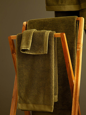 картинка Полотенце банное оливкового цвета из коллекции Essential от магазина Tkano