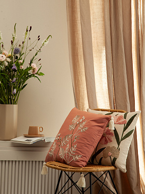 картинка Подушка декоративная Garden revival из коллекции Ethnic от магазина Tkano