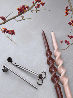 картинка Набор из двух свечей цвета пыльной розы из коллекции Essential от магазина Tkano