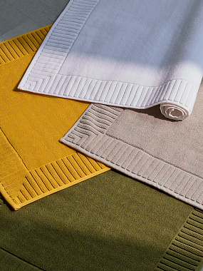 картинка Коврик для ванной с фактурным бортиком белого цвета из коллекции Essential от магазина Tkano