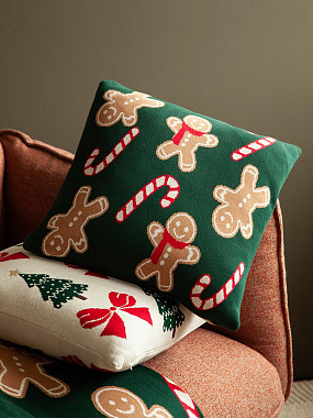 картинка Подушка вязаная с новогодним рисунком Gingerman из коллекции New Year Essential, 45x45 см от магазина Tkano