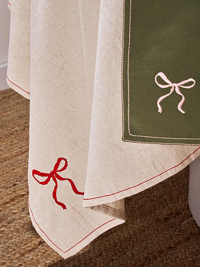 картинка Скатерть Fancy Bows бежевого цвета из коллекции Essential, 180х240 см от магазина Tkano