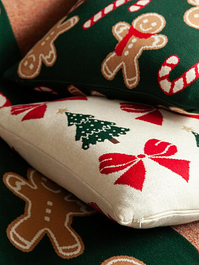 картинка Подушка вязаная с новогодним рисунком Christmas Bows из коллекции New Year Essential от магазина Tkano