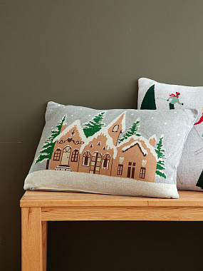 картинка Подушка вязаная с новогодним рисунком Christmas Village из коллекции New Year Essential от магазина Tkano