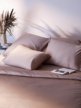 картинка Набор наволочек из премиального сатина бежевого цвета из коллекции Essential от магазина Tkano