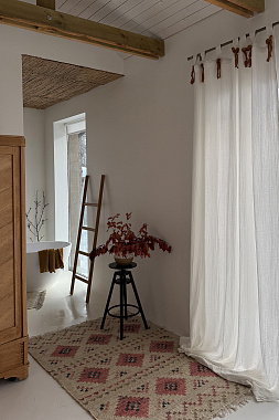 картинка Штора из муслина с декором цвета карри из коллекции Essential от магазина Tkano